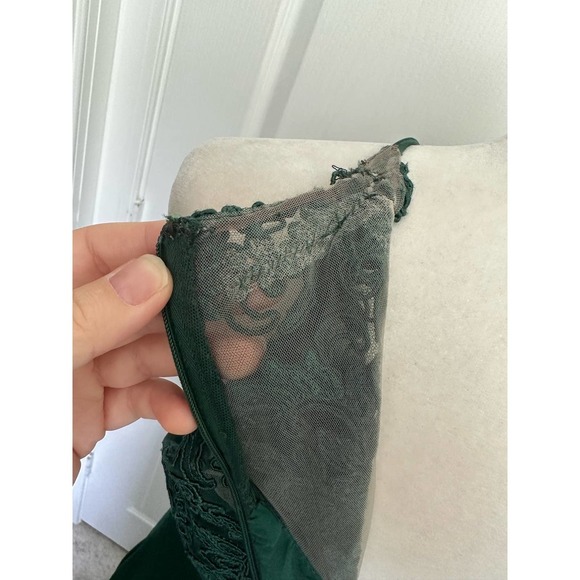 BADGLEY MISCHKA Tyler Emerald Lace Gown 8 MSRP $635 - Picture 11 of 12